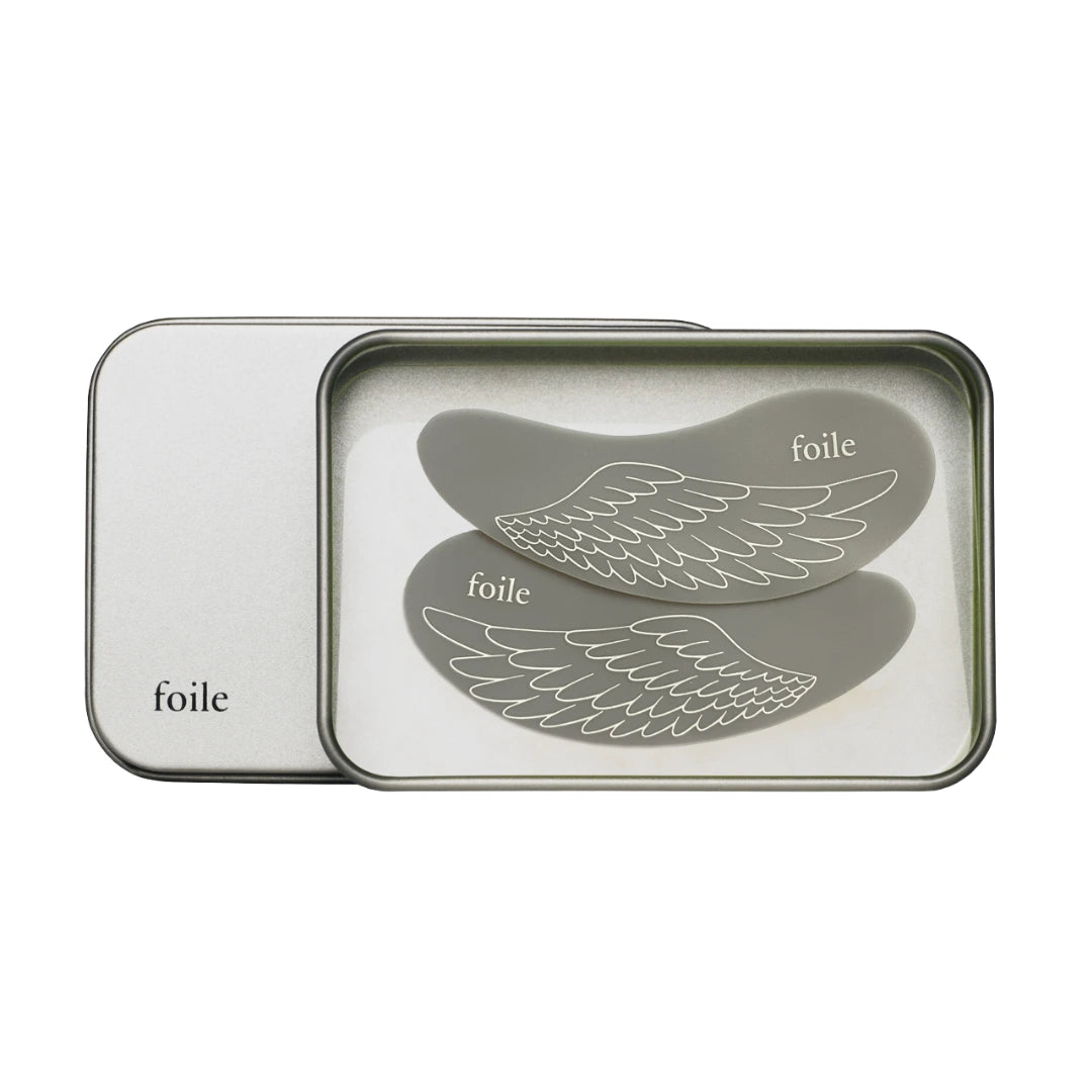 Best reusable eye masks in a metal tin with gray wing design with 'foie' text on a white background