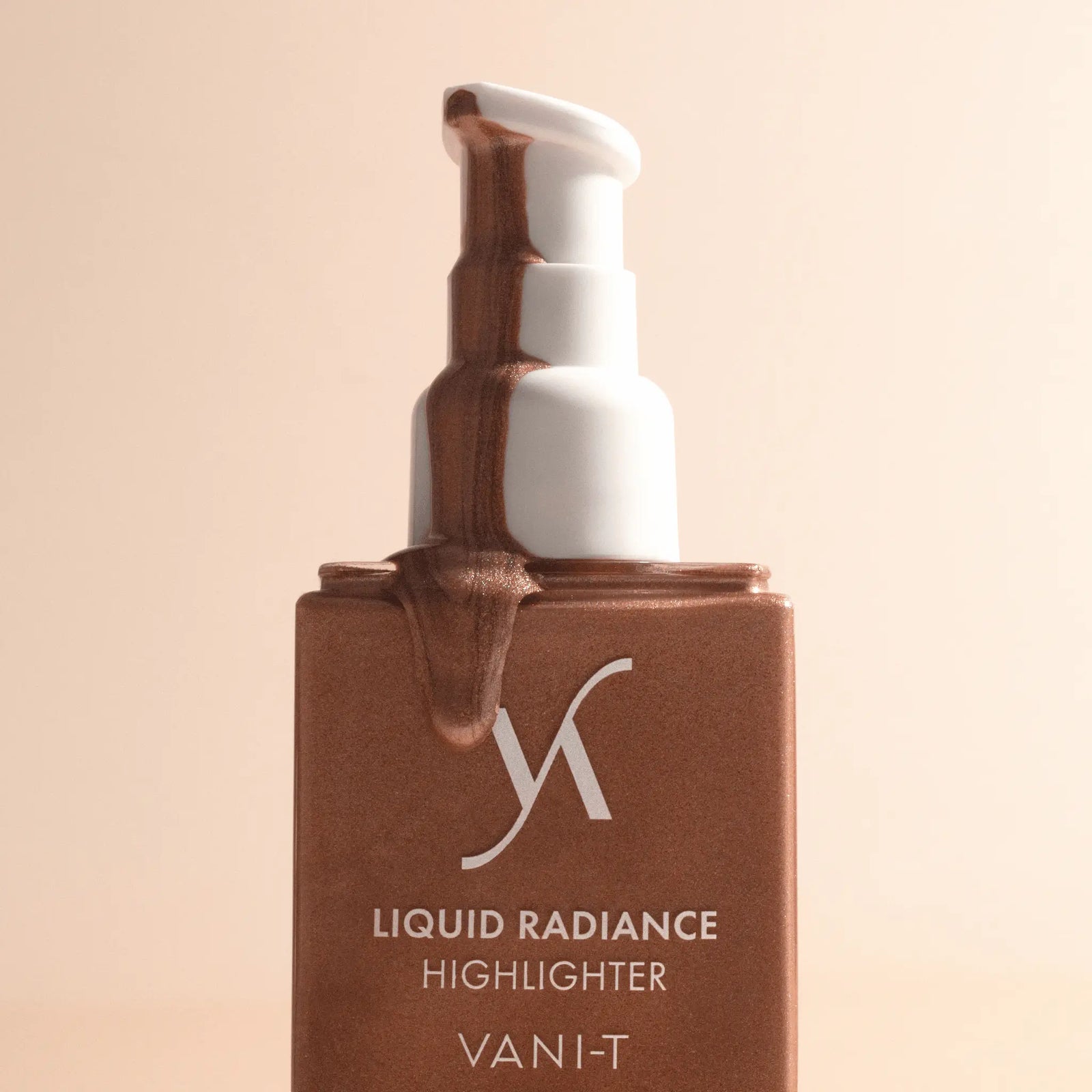 Vani-T Liquid Radiance Highlighter with rich, glowing texture, makeup highlighter for glowing skin. Available at VAMS Beauty, your source for premium Australian makeup products.