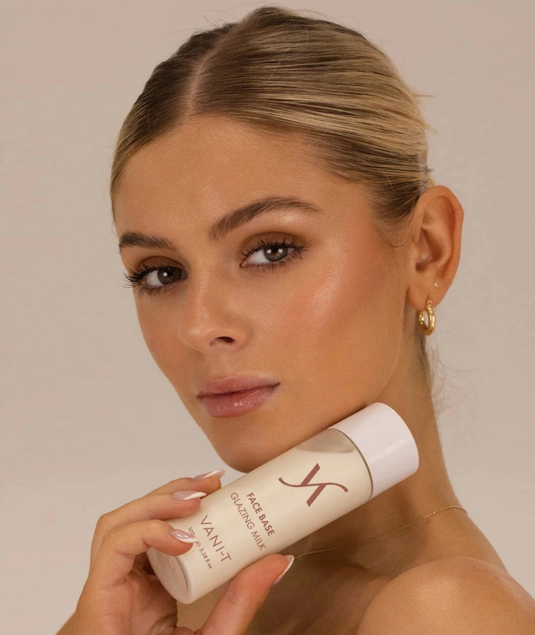 VANI-T Face Base Glazing Milk to achieve hydrated glowing skin, creating a radiant makeup base and healthy glass skin appearance